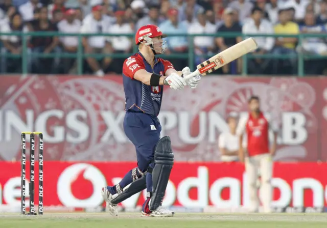 வார்னர் ஆமை வேகம் - கடும் விமர்சனம்