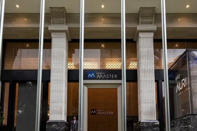 Fachada do Banco Master