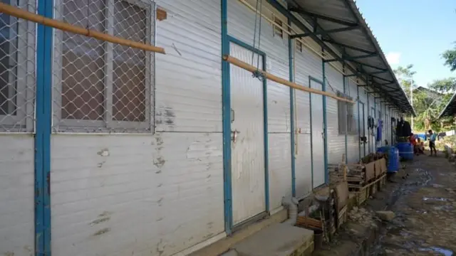 चुराचांदपूरमध्ये काही महिन्यांपूर्वी बांधण्यात आलेली तात्पुरती घरे