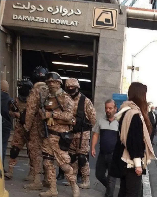 اخیرا این تصویر از حضور یگان ویژه فاتحین در سطح شهر تهران در شبکههای اجتماعی منتشر شد