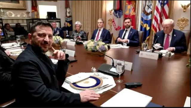 War qoraal ah oo uu saxaafada siiyay kulanka kadib, Zelenskyy ayaa sheegay in isaga iyo Trump ay ka wada hadleen arinta gantaalada riddada dheer, balse uusan shaacin doonin tafaasiisha.
