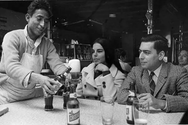Foto de Vargas Llosa y su esposa Patricia en La Catedral.