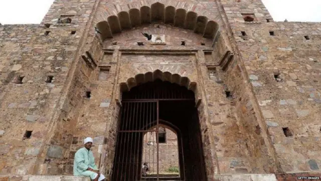 या किल्ल्यातून काही आवाज येत असल्याचं म्हटलं जातं.