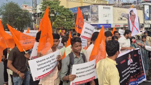 बीजेपी से जुड़े छात्र संगठन एबीवीपी ने भी इसे लेकर विरोध प्रदर्शन किया है
