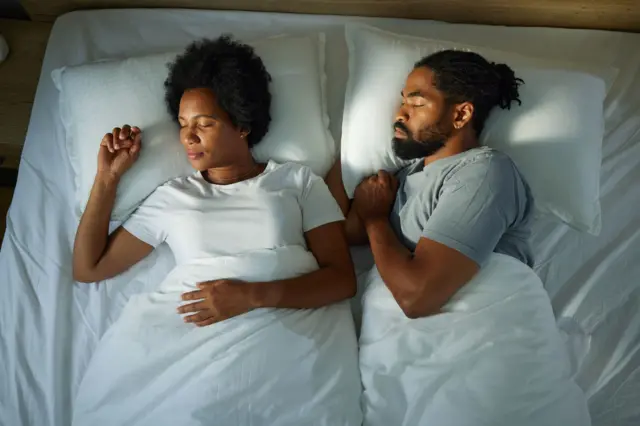 झोप येणं आणि जाग येणं ही एकप्रकारची जीवनाची लय आहे असं मानलं जातं.