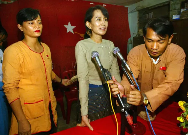 ဗြိတိသျှပညာတတ်ဘ၀က အတိုက်အခံခေါင်းဆောင် ဖြစ်လာတဲ့ ဒေါ်အောင်ဆန်းစုကြည်