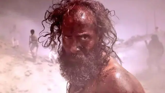 வித்தியாசமான தோற்றத்தில் நடிகர் விக்ரம்