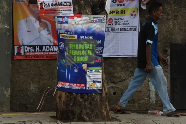 Alat peraga kampanye 