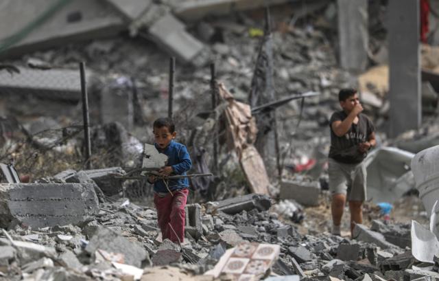 ویرانه‌های ناشی از حملات اسرائیل در اردوگاه نصیرات 