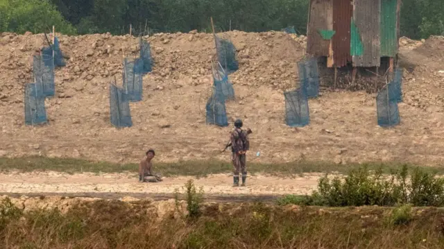 টেকনাফের পাহাড়ি এলাকায় ডাকাতি ও অপহরণের ঘটনা বেশি ঘটছে বলে জানাচ্ছে পুলিশ