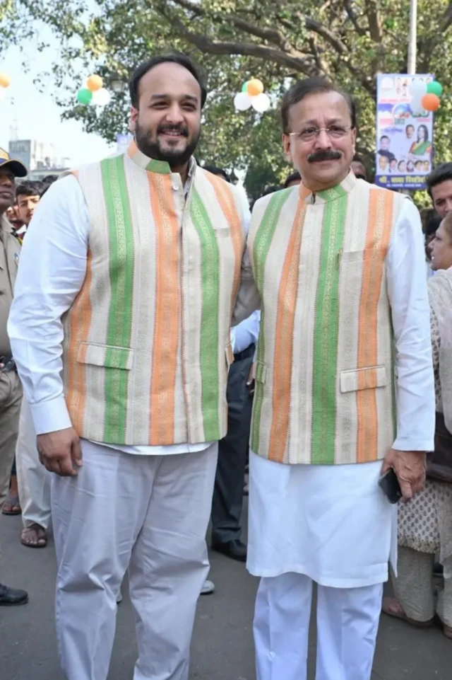 ਬਾਬਾ ਸਿੱਦੀਕੀ ਆਪਣੇ ਪੁੱਤਰ ਜੀਸ਼ਾਨ ਸਿੱਦੀਕੀ ਦੇ ਨਾਲ