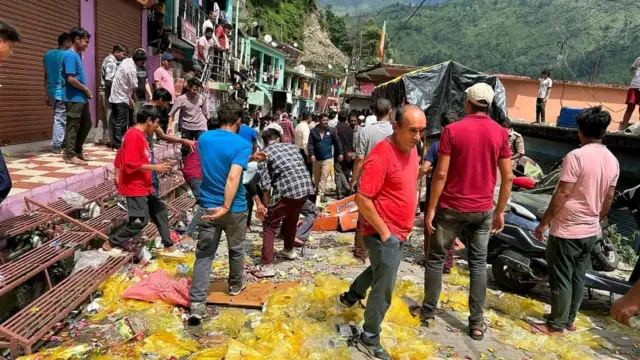 चमोली के नंदानगर घाट क्षेत्र में तोड़फोड़ के बाद की तस्वीर.