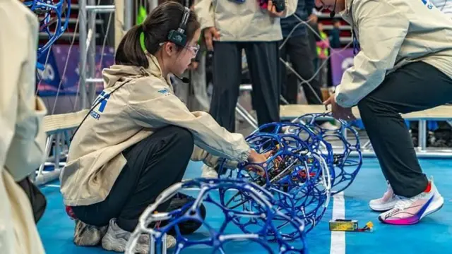 ગલગોટિયા યુનિવર્સિટી, ચાઇનીઝ રોબો ડૉગ વિવાદ, એઆઇ ઇમ્પેક્ટ સમિટ, સોકર ડ્રોન વિવાદ, બીબીસી ગુજરાતી ઇન્ટરનેશનલ ન્યૂઝ 