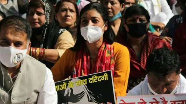महिलांवर होणाऱ्या अत्याचारांचे कायदे आणखी कडक व्हावे म्हणून आंदोलन 