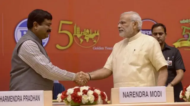 ధర్మేంద్ర ప్రధాన్, కాక్రోచ్ జనతా పార్టీ, బీజేపీ, నరేంద్ర మోదీ ప్రభుత్వం