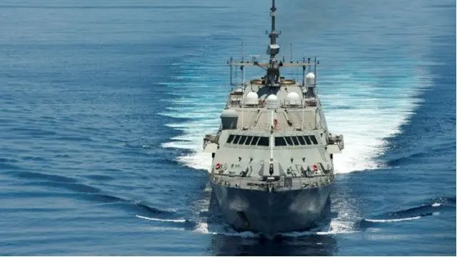 সমুদ্রপথে চলাচলের স্বাধীনতা রক্ষার নামে যুক্তরাষ্ট্রের যুদ্ধজাহাজগুলো মাঝে-মধ্যে দক্ষিণ চীন সাগর দিয়ে চলাচল করে।