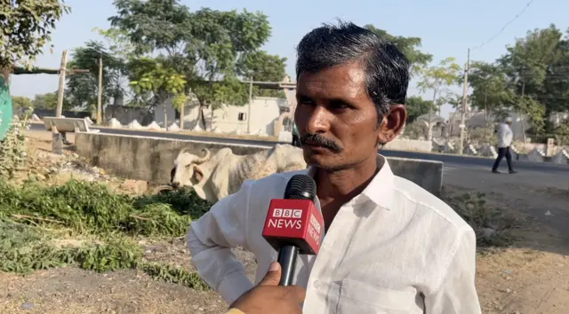 રાજુભાઈ ખોરાદ: “તમે અહીં જ ઊભા રહો, હું તમને હમણાં જ દારૂ મેળવી આપું”