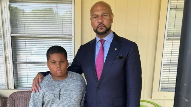 ጠበቃ ካርሎስ ሙር እና አዳጊ አድሪየን ሙሪ