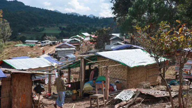 ဖယ်ခုံစစ်ရှောင်စခန်းတစ်ခု 