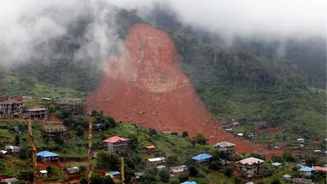General view of di mudslide at the mountain town of Regent, Sierra Leone August 16, 2017. 