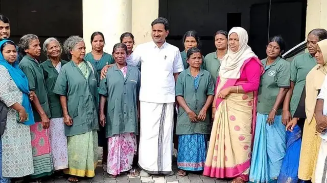 Radha ayaa tiri, "Tani waa markii afaraad oo aan iibsano tigid bakhtiya nasiib ah gaar ahaan kan lacagta badan lagu helo laakiin markaan afaraad ayuu nasiibka ina caawiyay!" 