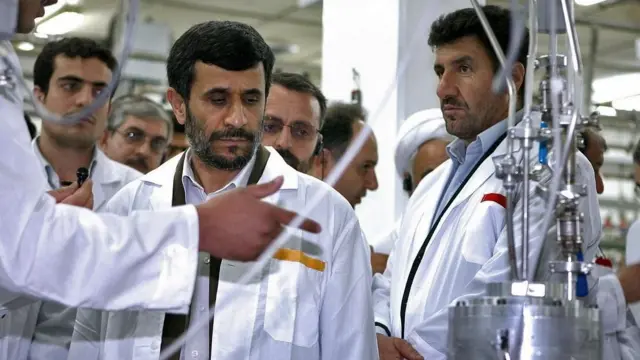 Năm 2008, Tổng thống Iran lúc bấy giờ là Mahmoud Ahmadinejad tuyên bố tăng cường sản xuất uranium tại nhà máy hạt nhân ở Natanz