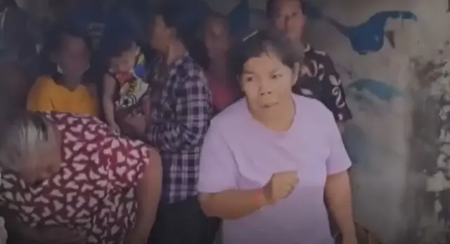 সীমান্তে গুলিবিনিময় শুরু হওয়ার পর আতঙ্কে বাঙ্কারের জড়ো হয়েছেন মানুষ