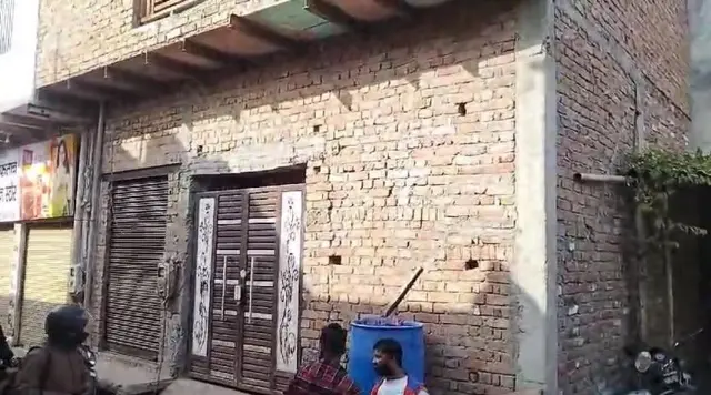 आगरा में अरशद का घर