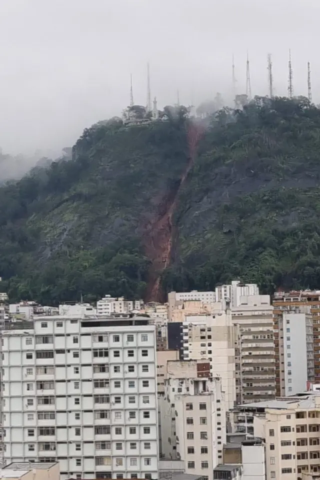 Morro desmorona em Juiz de Fora