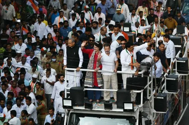 পাঁচ রাজ্যে বিধানসভা নির্বাচনের আগে হায়দ্রাবাদে প্রচারে প্রিয়াঙ্কা ও রাহুল গান্ধী।