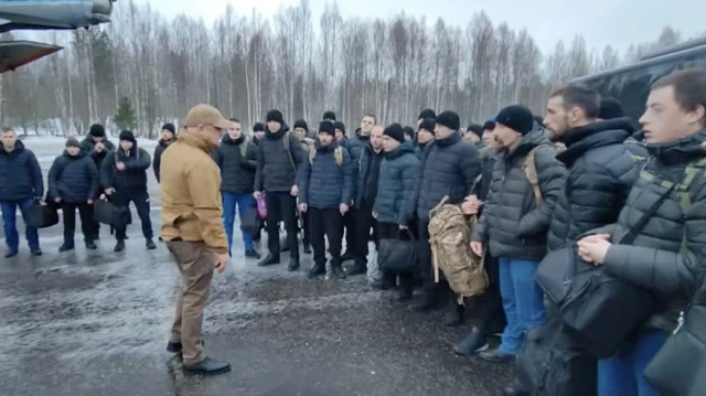 Yevgeny Prigozhin na kikundi cha wafungwa wa zamani