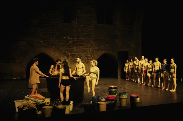 نمایش «آینده نزدیک»