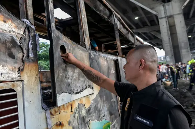 รถบัส ประตูฉุกเฉิน