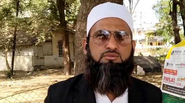 નાવેદ અંજુમ મલીકની દીકરીને હિજાબ કઢાવા માટે કહેવામાં આવ્યું હતું