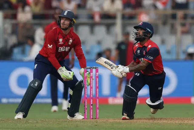 इङ्ग्ल्यान्डविरुद्ध ब्याटिङ गर्दै नेपाल