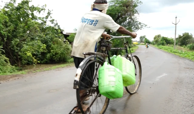 पाण्यामुळे बिघडलं लोकांचं आर्थिक गणित
