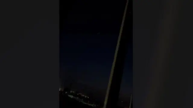 আইআরএনএ’র খবরে বলা হয়, কয়েকটি প্রদেশে আকাশ প্রতিরক্ষা ব্যবস্থা সক্রিয় হয়েছে।