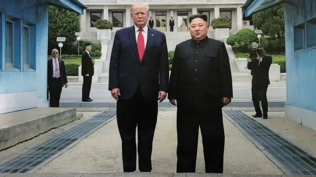 Hoggantoonni Ameerikaa fi Kooriyaa Kaabaa Waxabajjii 30, 2019 Panmunjom keessatti wayita wal argan