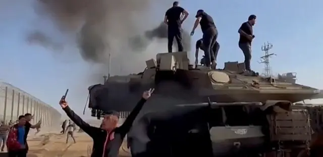 গাজায় দখল করা একটি ইসরায়েলি ট্যাঙ্ক।