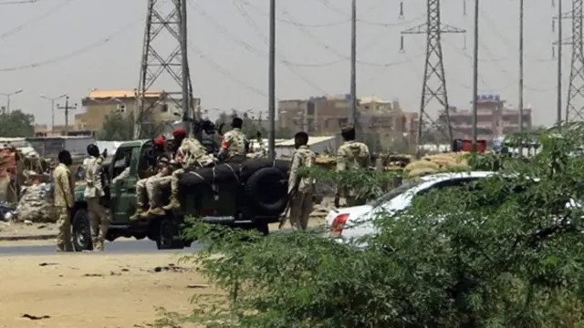 খার্তুমের রাস্তায় সেনাবাহিনী