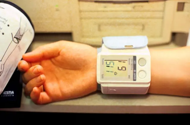 Onye na-eme nnyocha ọnọdụ ọbara mgbalielu ya