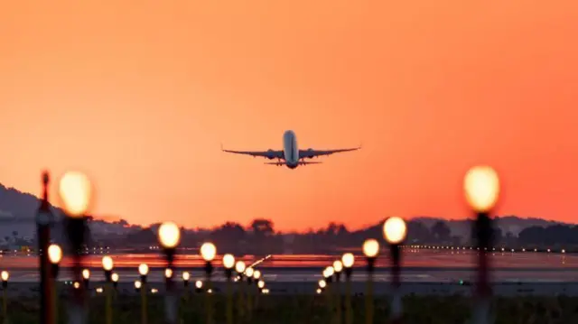 Duulimaadyada waa la weeciyaa oo garoomo kale oo aan la sii qorsheyn lagu dejiyaa sababo jira awgood.