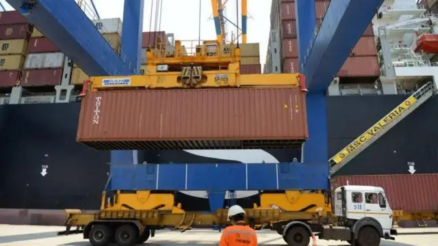 সমুদ্র বন্দর, বিমান বন্দর পরিচালনাসহ নানা ধরনের বাণিজ্য রয়েছে আদানি গ্রুপের।