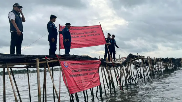 Pagar laut Tangerang: Pagar laut 'misterius' sepanjang 30 kilometer, apakah  kelanjutan proyek reklamasi di Jakarta? - BBC News Indonesia