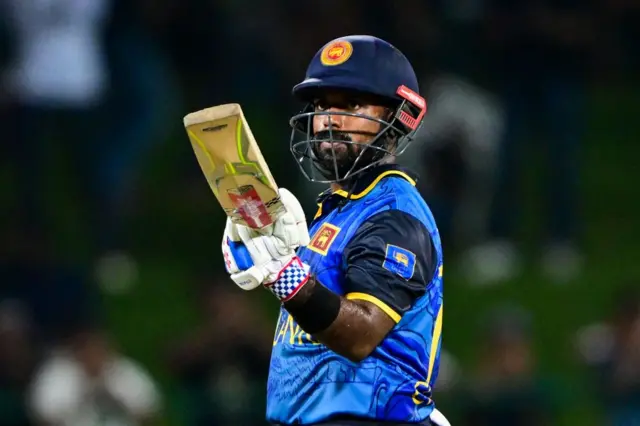 නායක චරිත් අසලංක කිසිදු කළබලයකින් තොරව ලකුණූ රැස් කරමින් තරගය ජයග්‍රහී ඉලක්කය කර ගෙන යාමට සමත්විය.
ඔහු නොදැවී ලකුණූ 62ක් රැස් කළේය.
