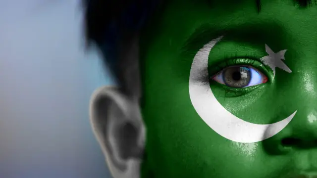 पाकिस्तान के लोगों की आवाज़ दबाने की कोशिश करती है सरकार