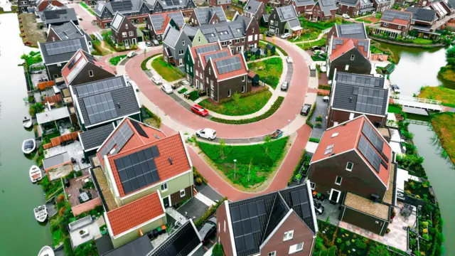 Domy w Holandii mające panele słoneczne