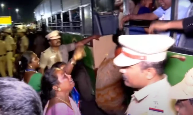 சென்னையில் போராட்டம் நடத்திவந்த போராட்டக்காரர்கள், வலுக்கட்டாயமாக அகற்றப்பட்டனர். 