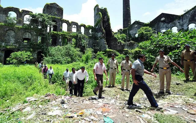 जॉइंट पुलिस कमीश्नर हिमांशु राय और अन्य जांच अधिकारी