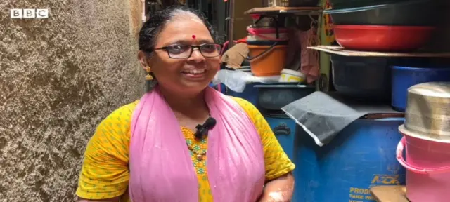धारावीत राहणाऱ्या द्रौपदी कांबळे यांचा धारावीबाहेर जाण्याला विरोध आहे.